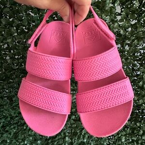 Toddler Reef water shoes sandals pink size 9/10 great condition Velcro vista